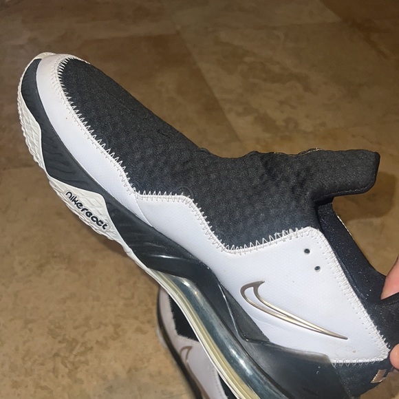 LeBron James nike shoes size 11.5 - Picture 5 of 7